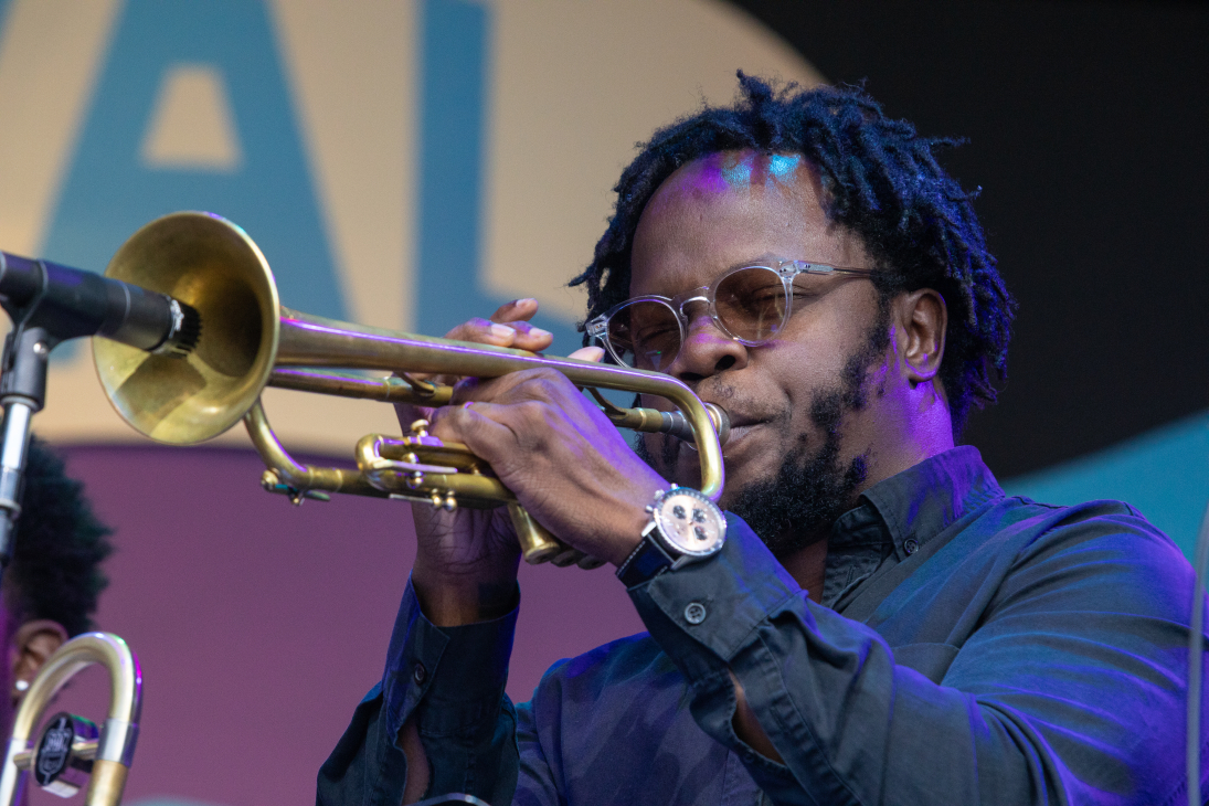 Ambrose Akinmusire performing with his trumpet on stage at MJF 66