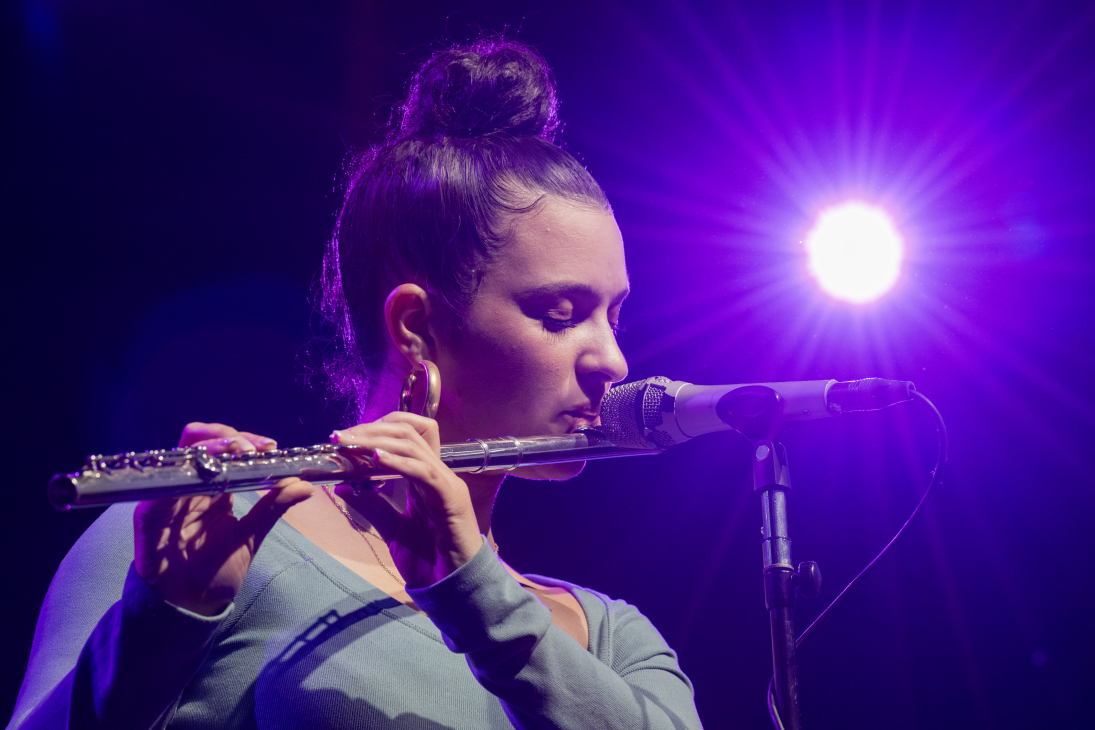 Elena Pinderhughes performing on stage with her flute at MJF 67