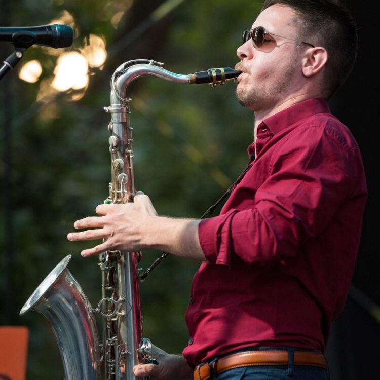 Ivan Bonačić performing with a saxophone